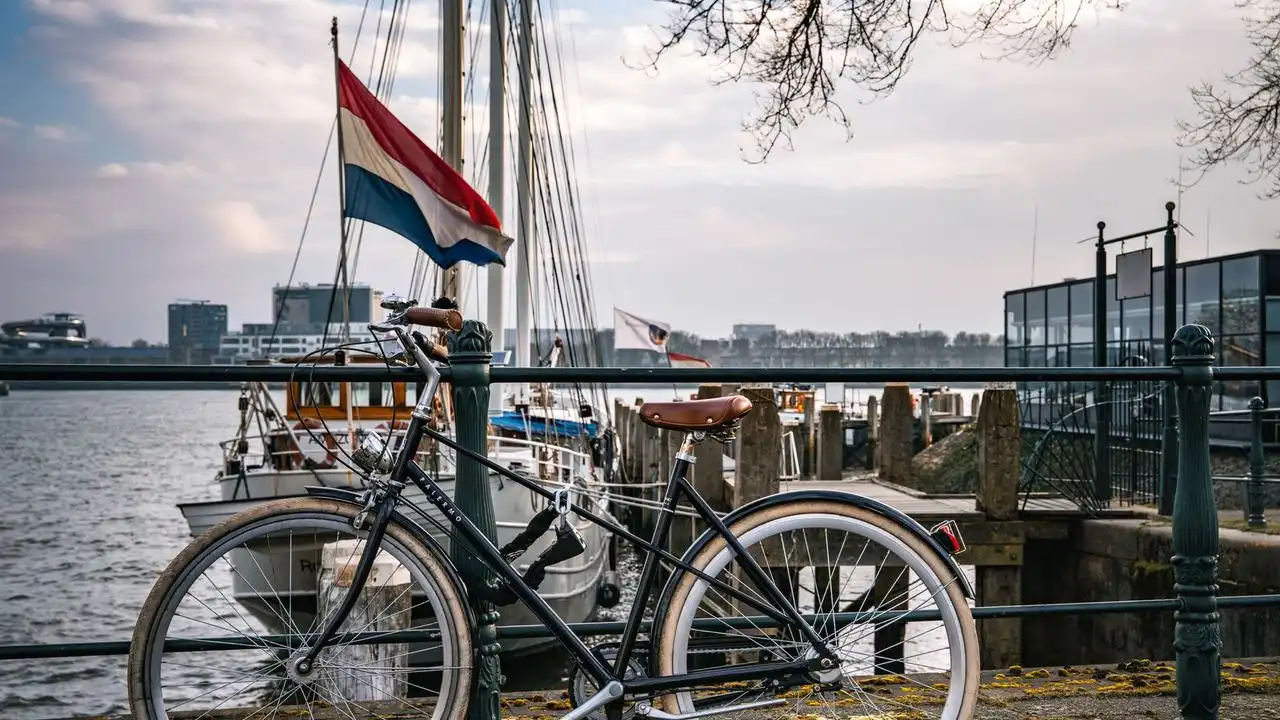 Babbel Teaches Dutch Grammar Better Than Duolingo. Here's The Comparison